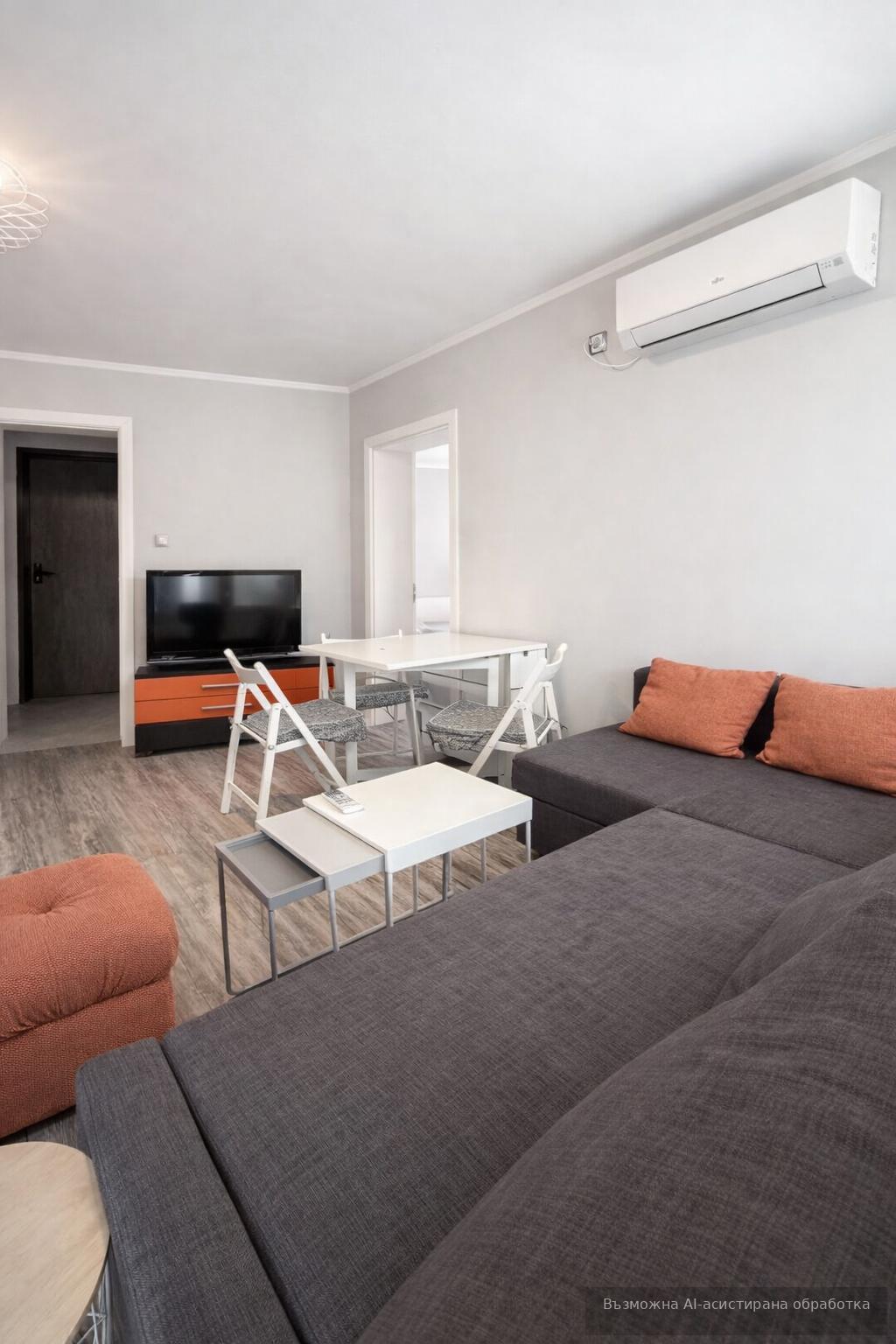 Bright three-room apartment in the Mladezhki Halm area