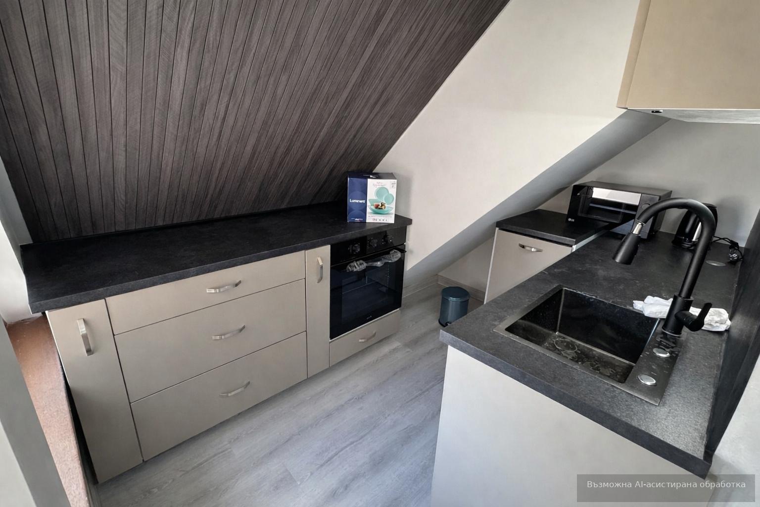 One-bedroom apartment in the prime city center image 3