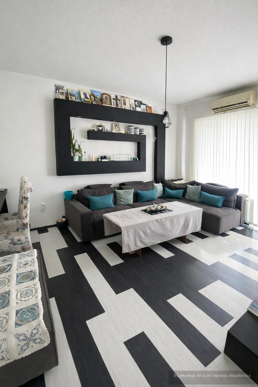Three-room apartment for rent in Trakiya district.