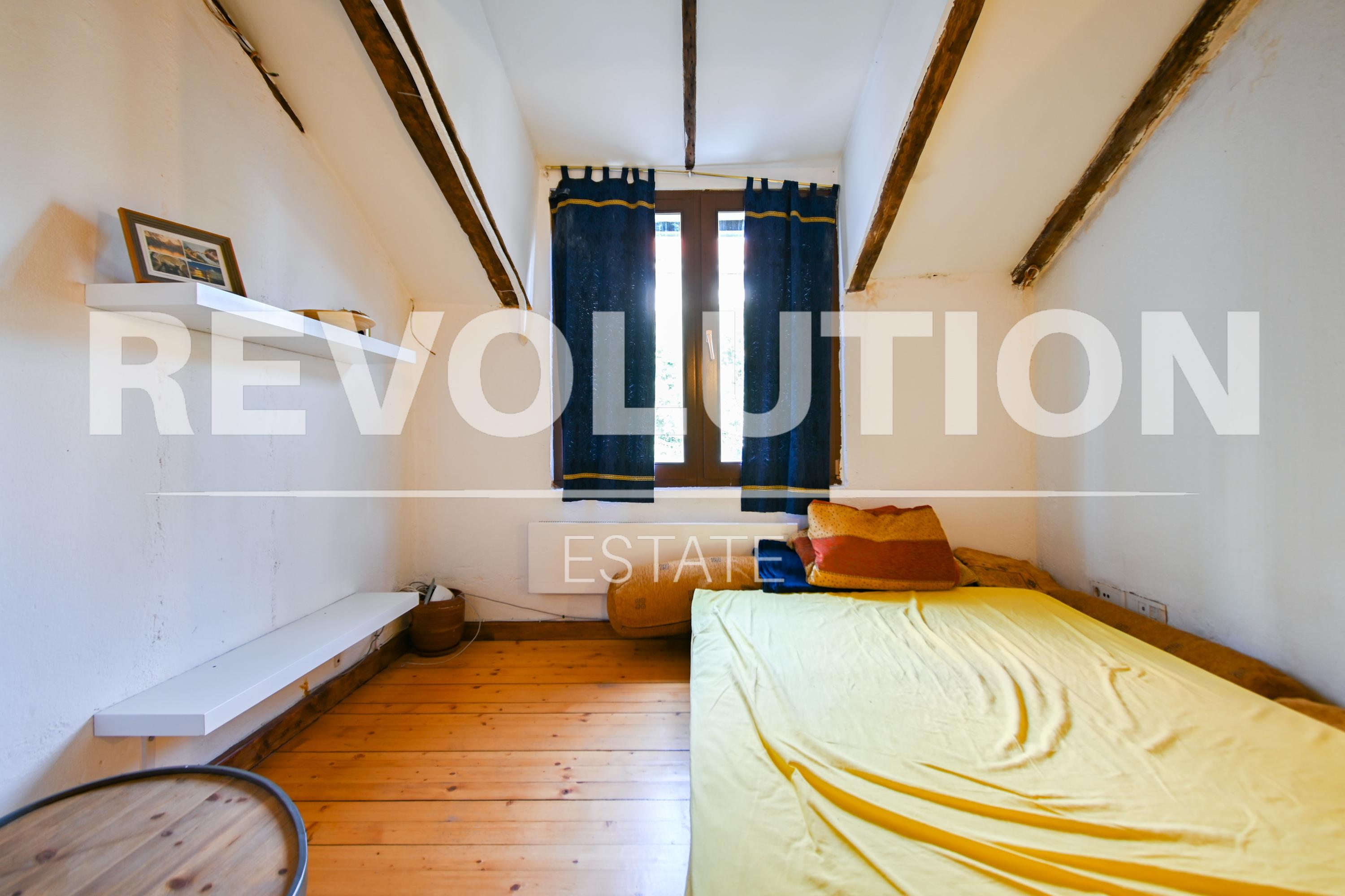 one-bedroom apartment image 2