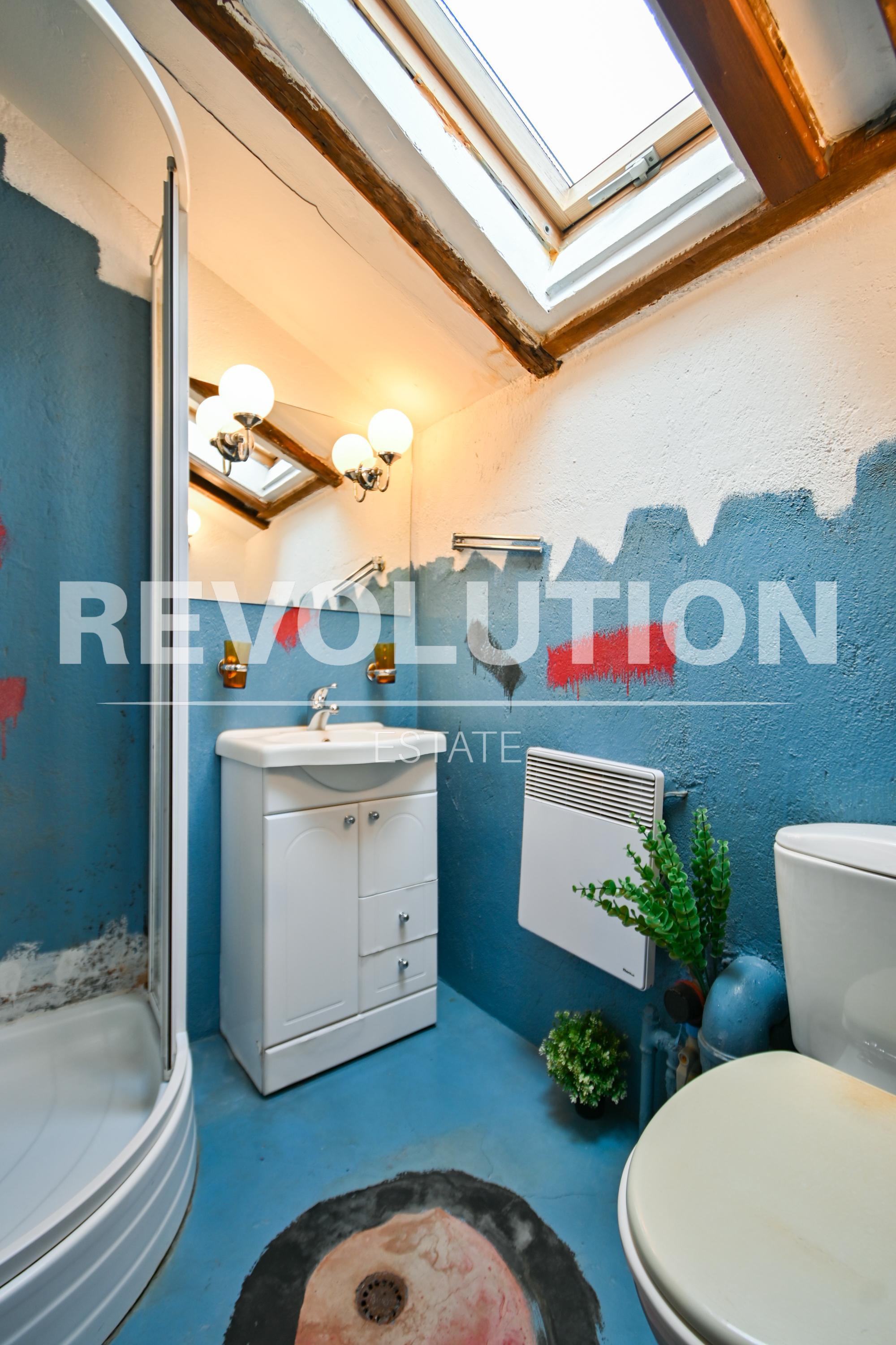 one-bedroom apartment image 8
