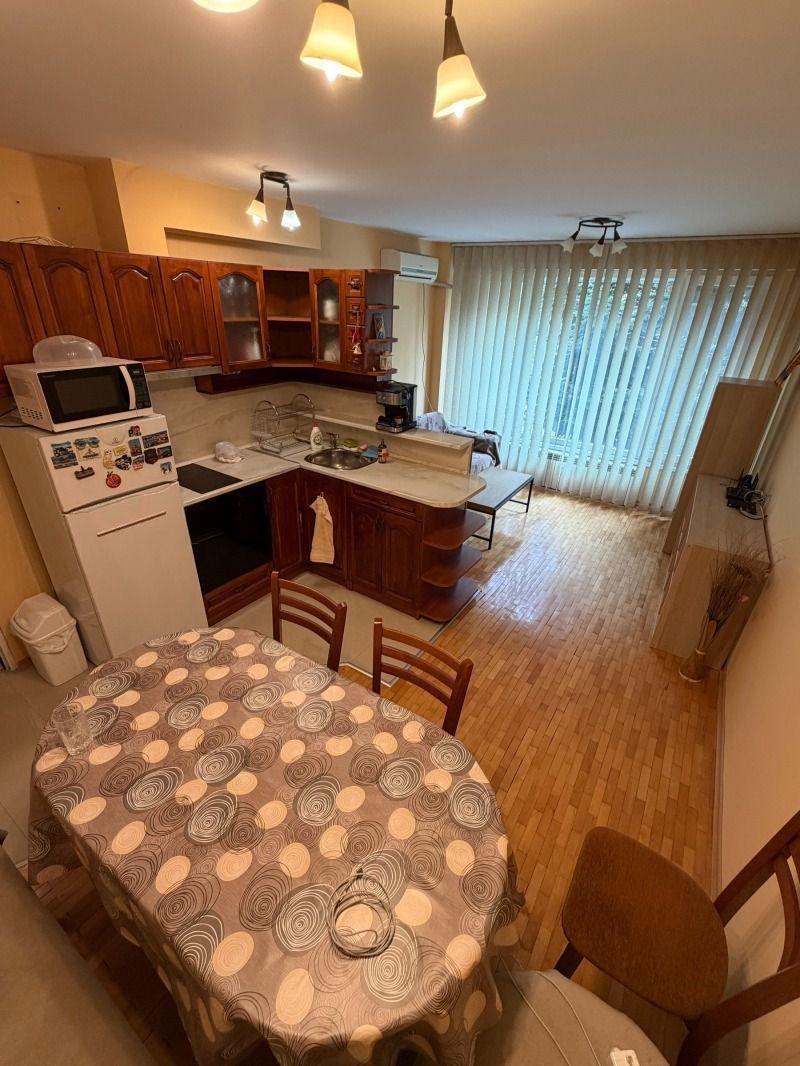 one-bedroom apartment image 1