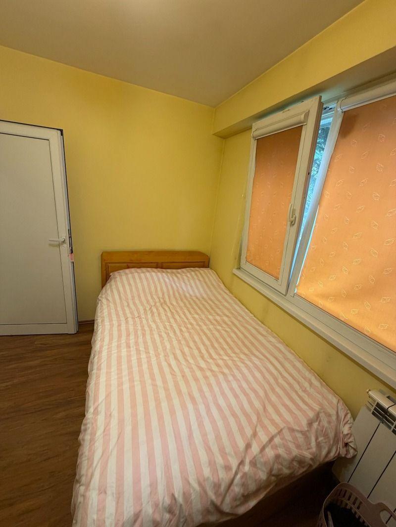 one-bedroom apartment image 6