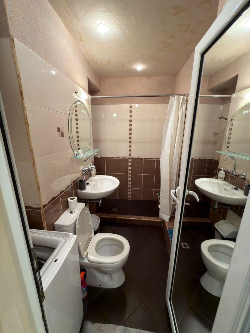 one-bedroom apartment image 8