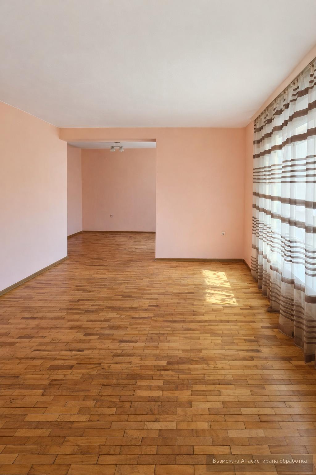 Multi-room apartment in the city center area / With a parking space!