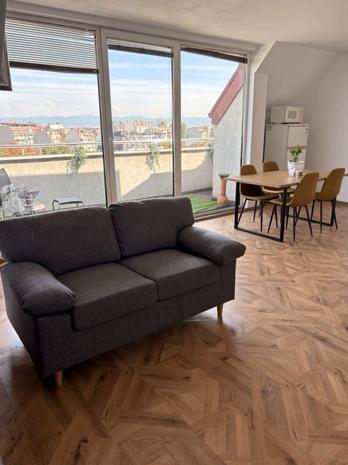 one-bedroom apartment image 1