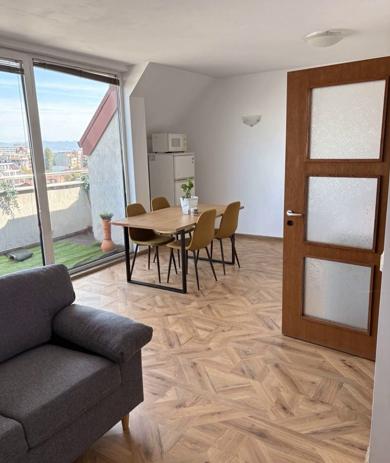 one-bedroom apartment image 2