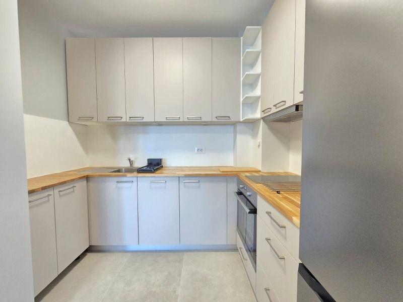 one-bedroom apartment image 2