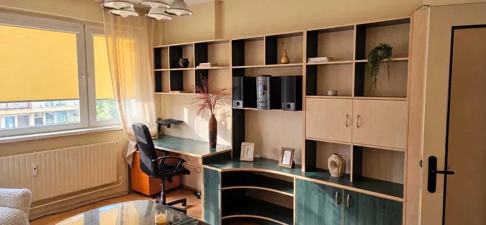 one-bedroom apartment image 1