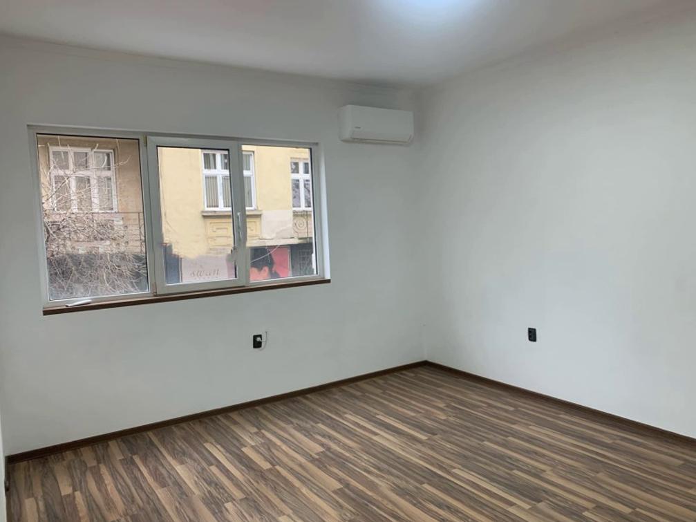 Revolution Estate Presents a Three-Bedroom Apartment in Sofia, Center – TSUM image 4