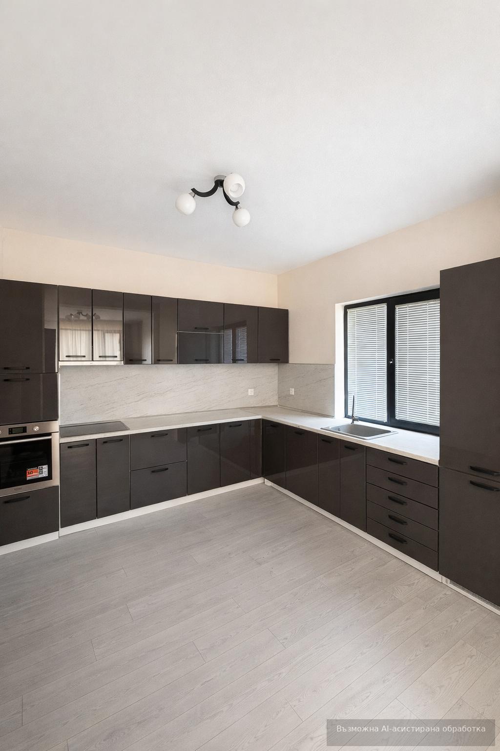 Detached house in the Belomorski neighborhood / TWO PARKING SPACES!