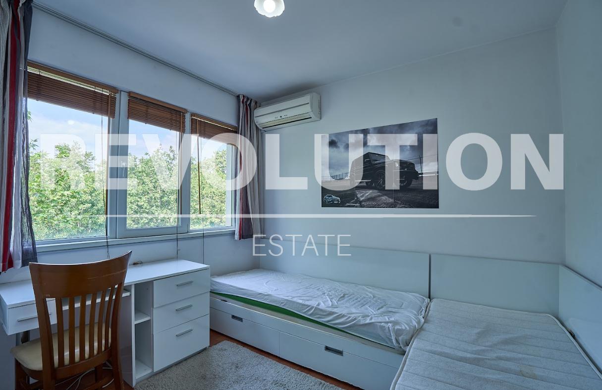 Three-room apartment in the Marasha neighborhood image 6