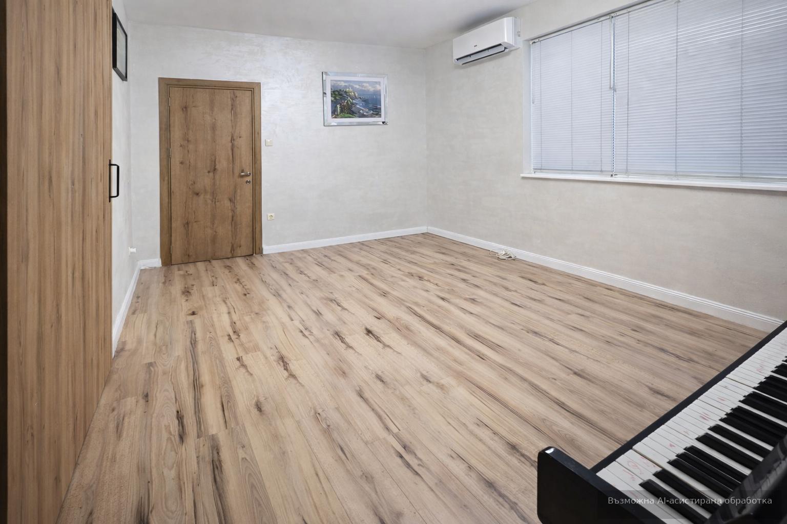 Semi-furnished four-room apartment in the Trakia residential district. image 1