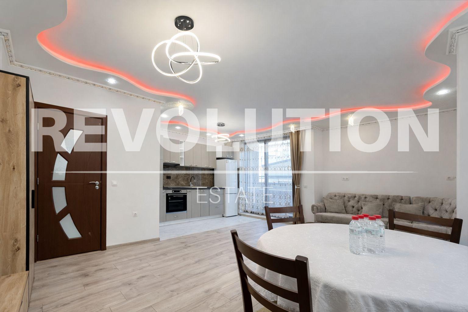 Lovely three-room apartment in the Karshiyaka neighborhood.