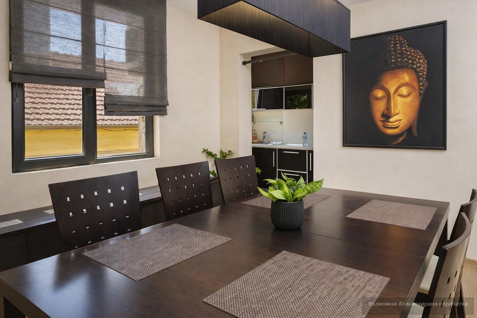 Three-room apartment in the prime city center image 2