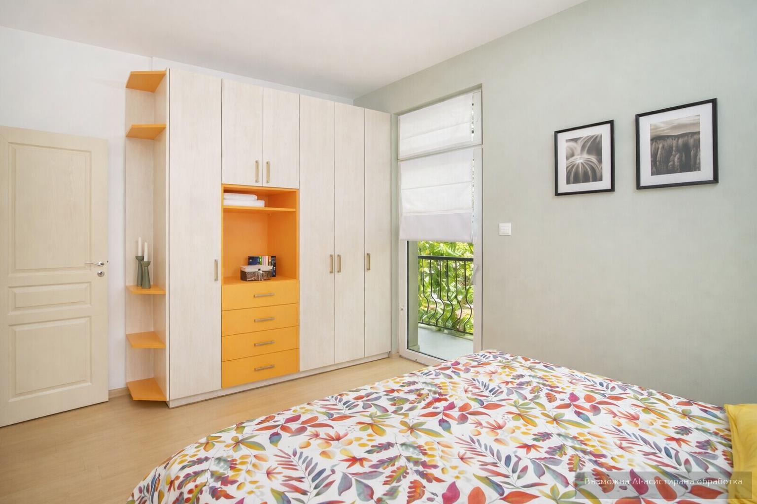 Three-room apartment in the prime city center image 6