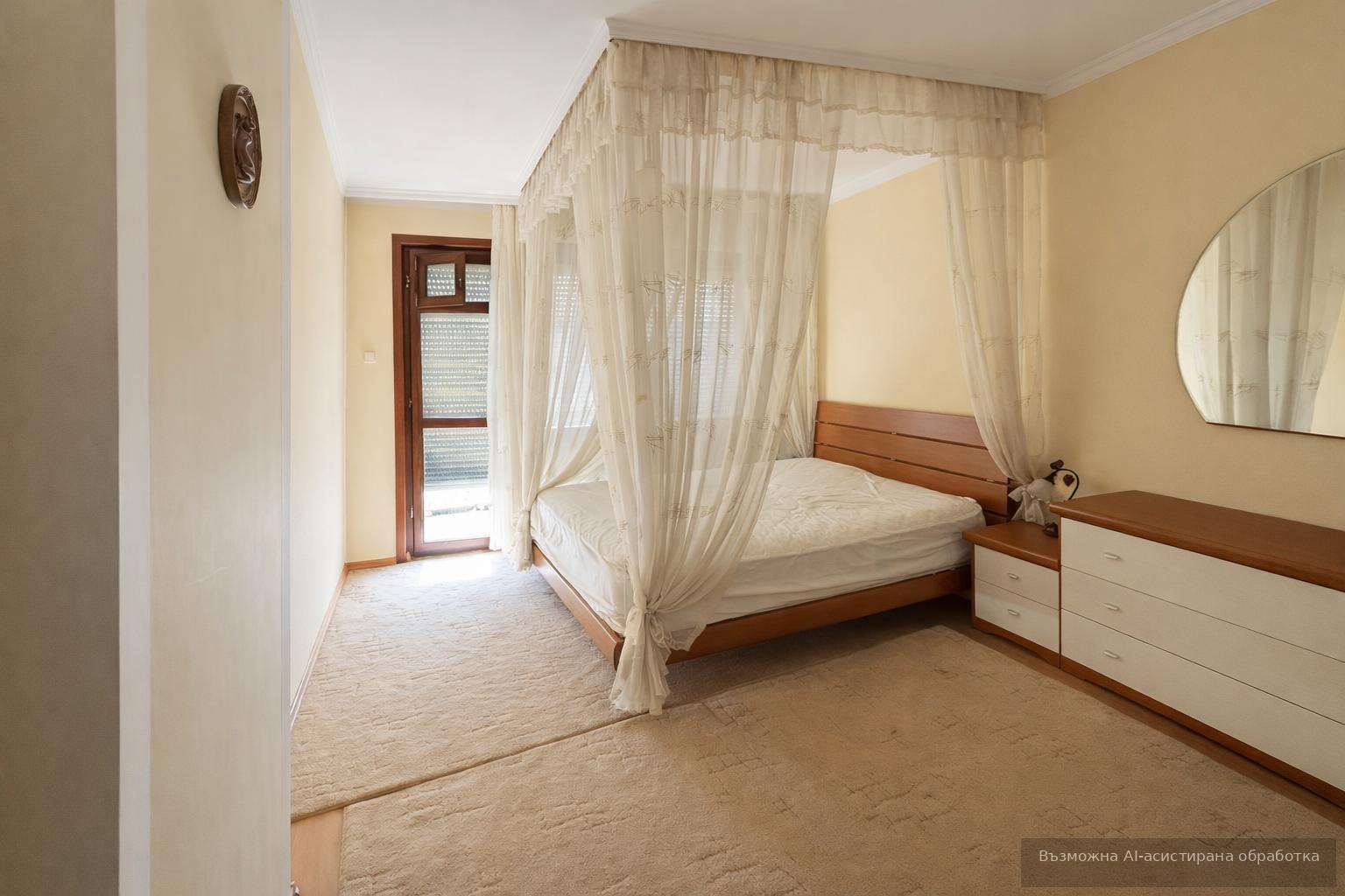 Four-room apartment in the Marasha district / Keys held by the agency! image 4