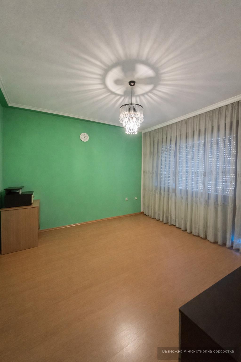 Four-room apartment in the Marasha district / Keys held by the agency! image 6