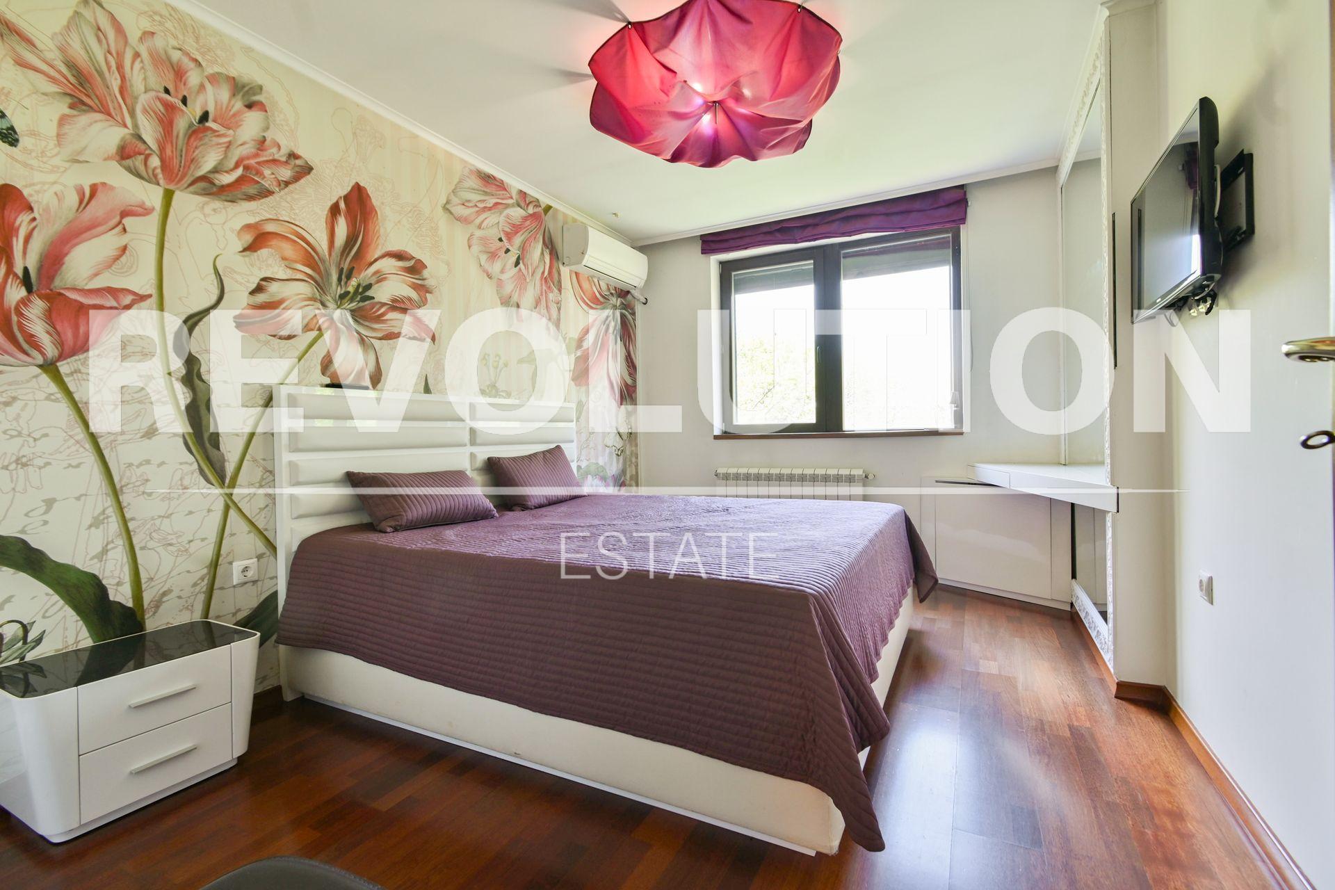 Three-Bedroom Apartment image 5