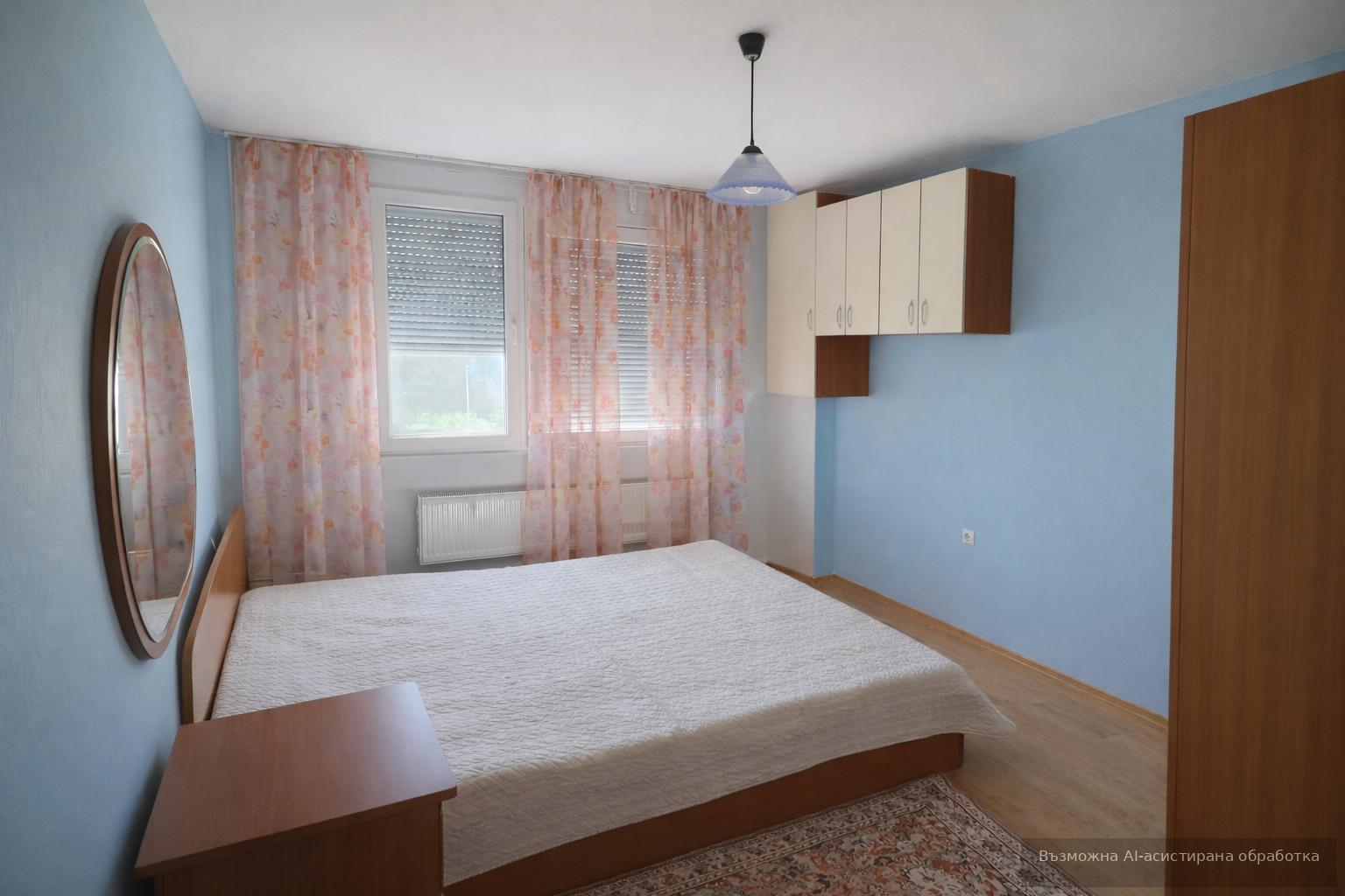 Three-room apartment for rent in Trakiya district.