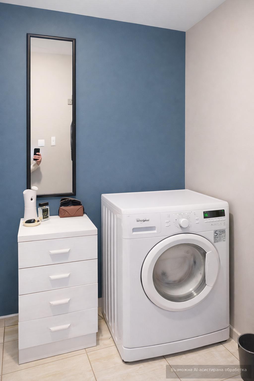 One-bedroom apartment in the Mladezhki Halm neighborhood image 4