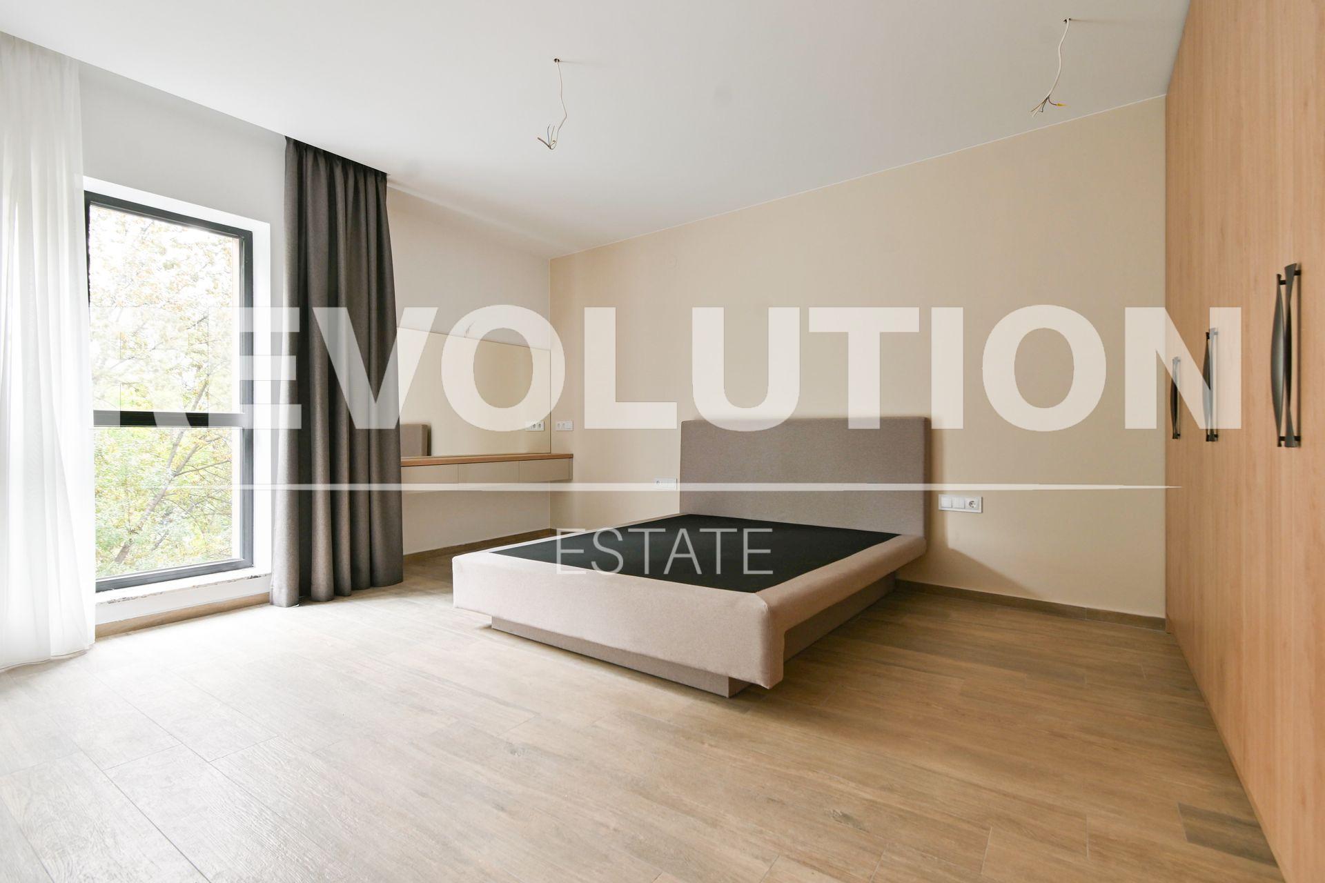 Three-Bedroom Apartment image 9