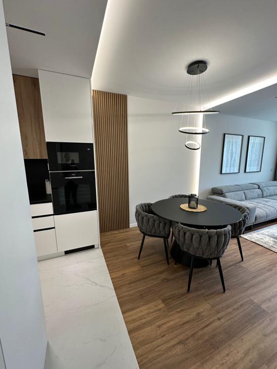 one-bedroom apartment image 1