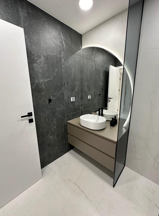 one-bedroom apartment image 9