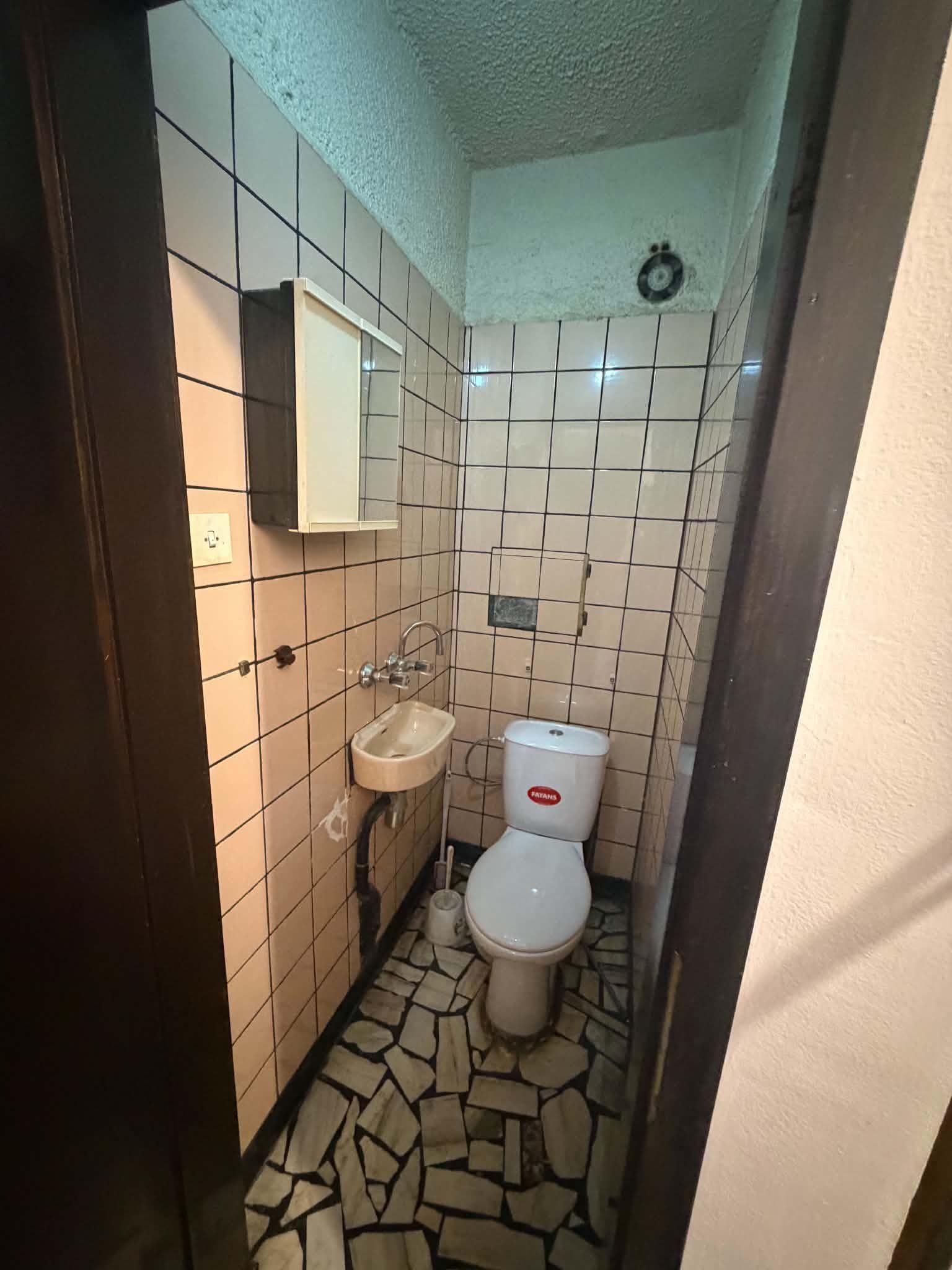 Тристаен апартамент в ж.к. Овча Купел снимка 10
