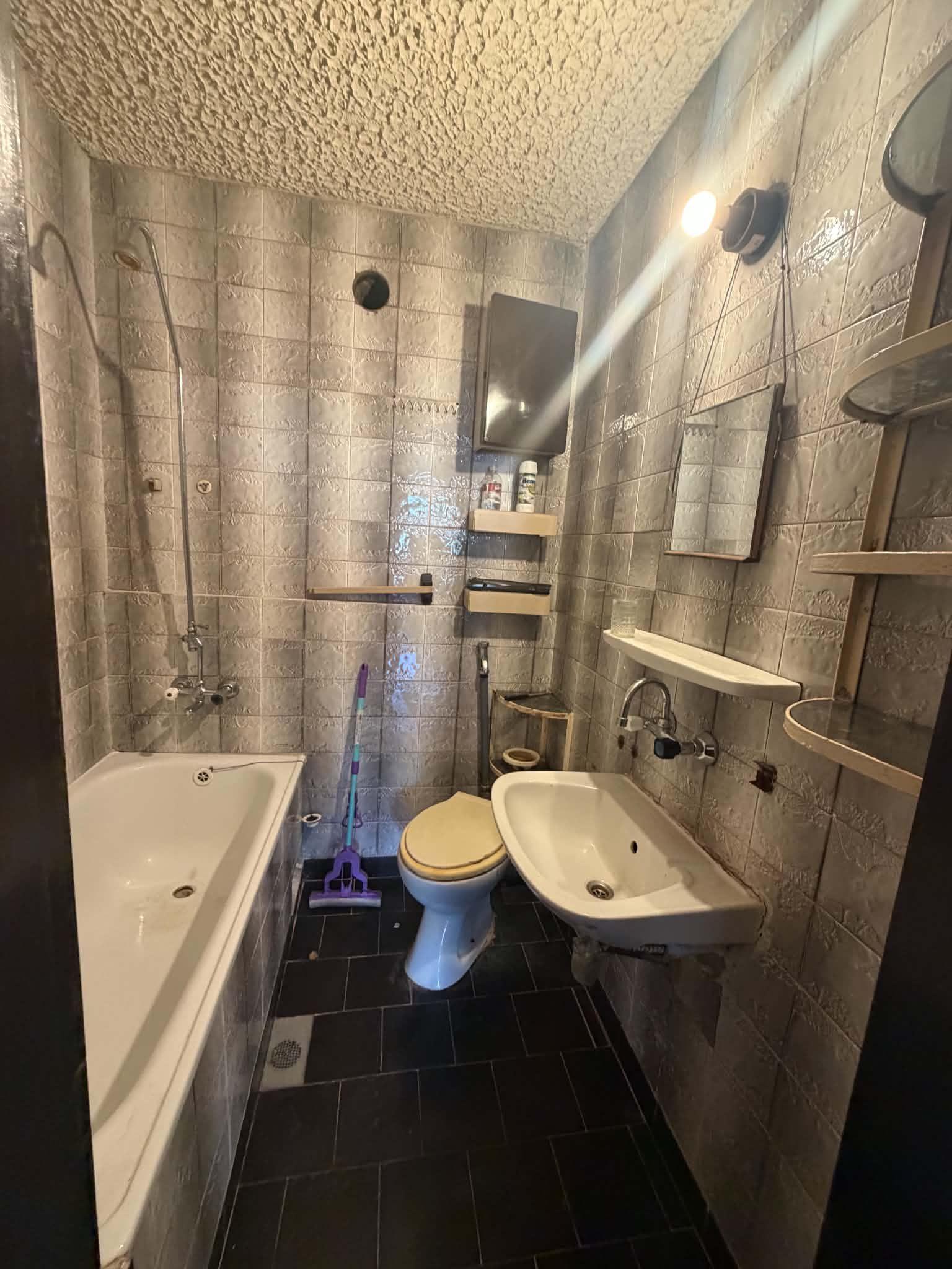 Тристаен апартамент в ж.к. Овча Купел снимка 11