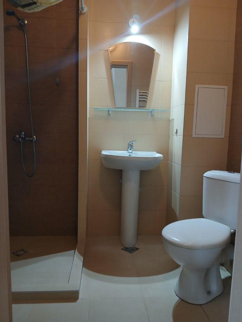 one-bedroom apartment image 8