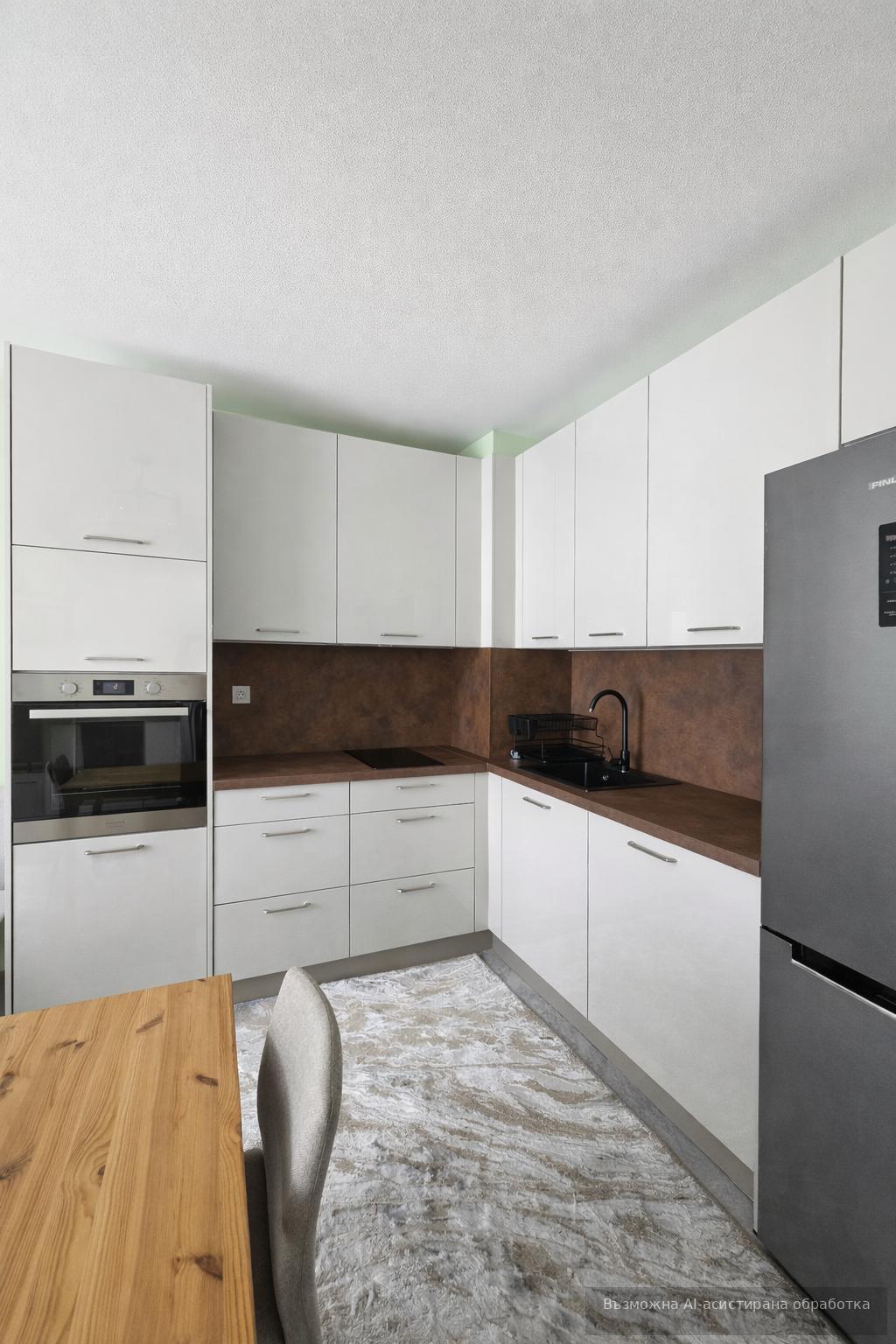 Three-room apartment in the Kyuchuk Parizh district / WITH A PARKING SPACE!