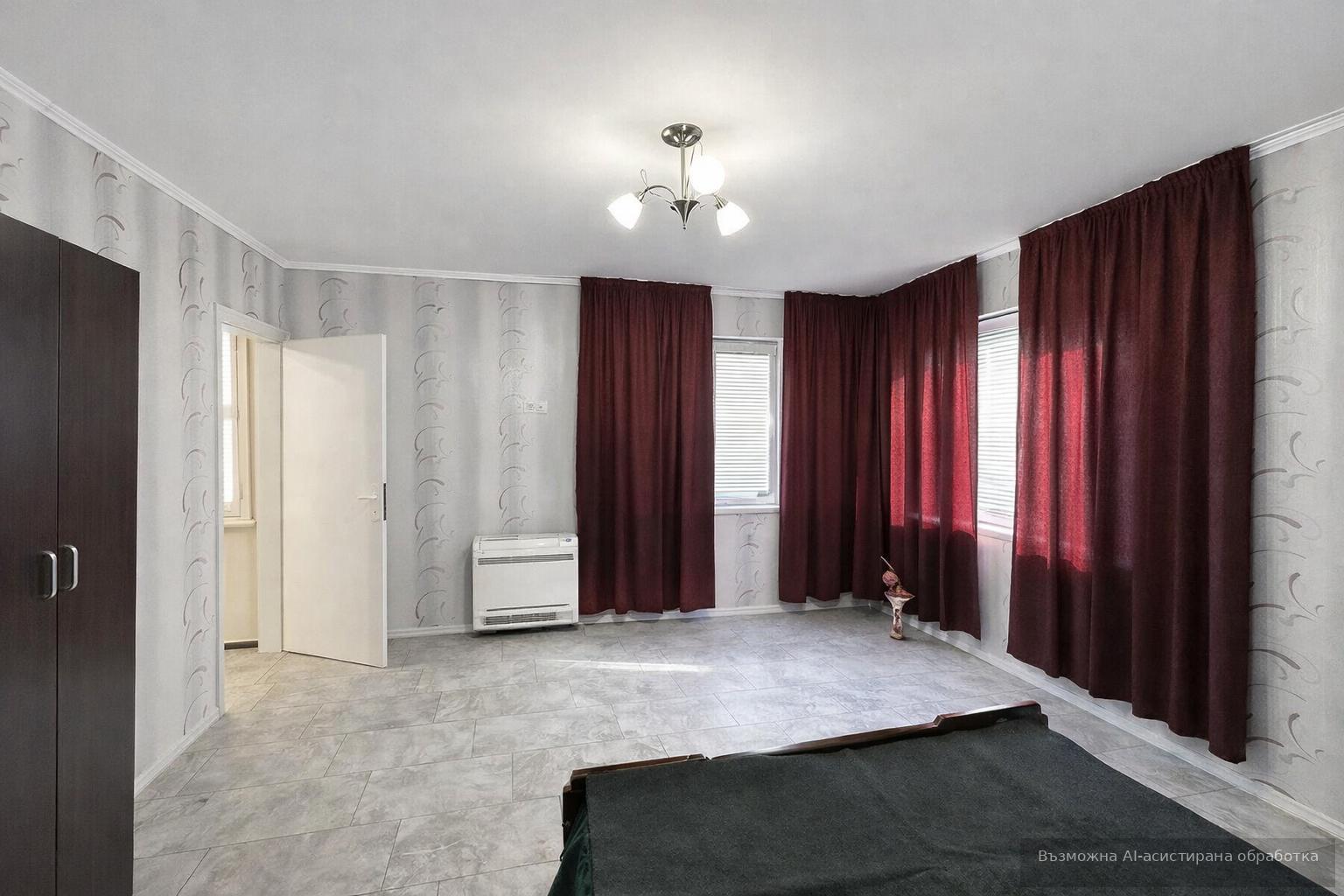 Floor of a house in the Kyuchuk Parizh neighborhood image 5