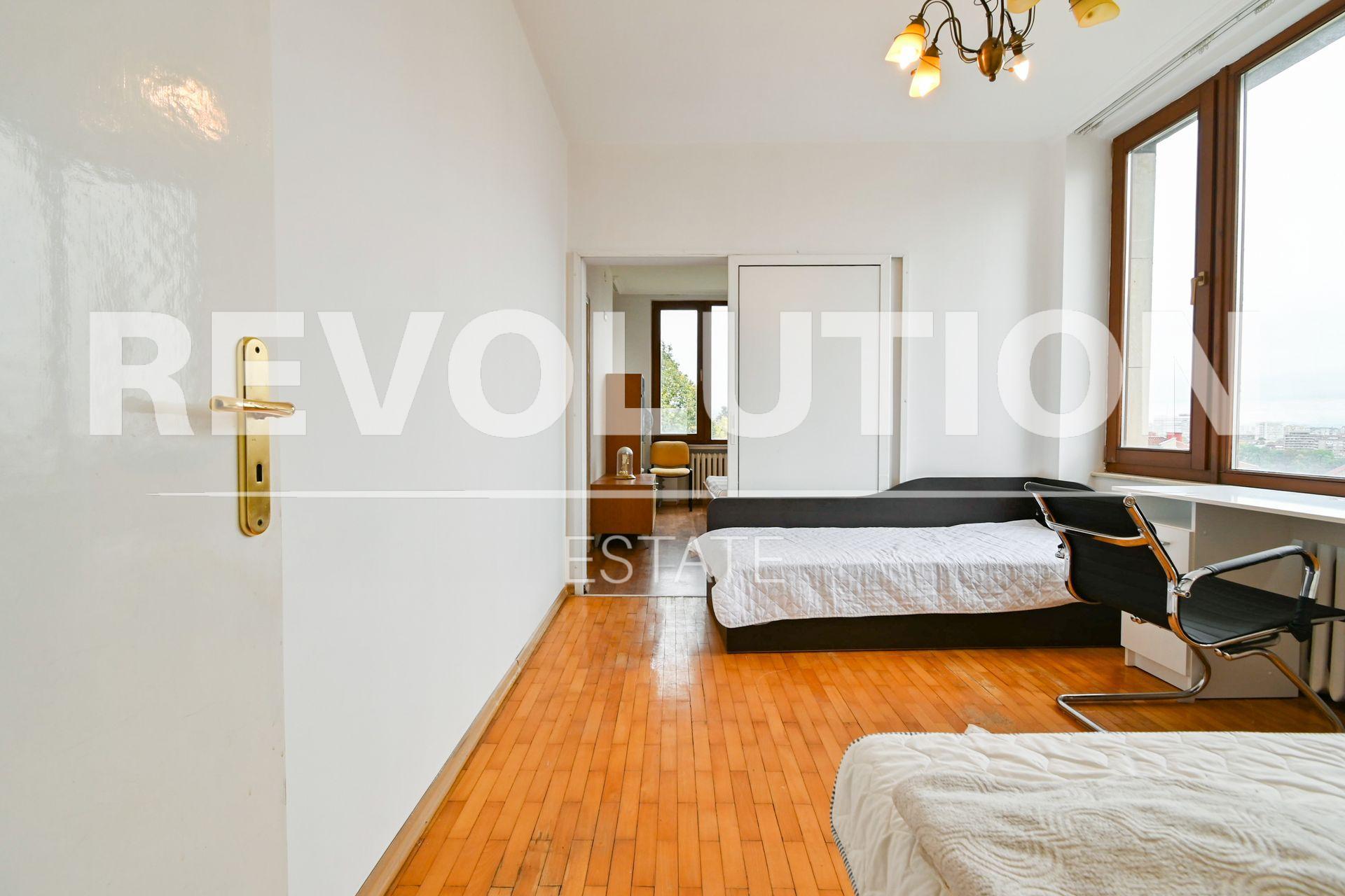 two-bedroom apartment image 9