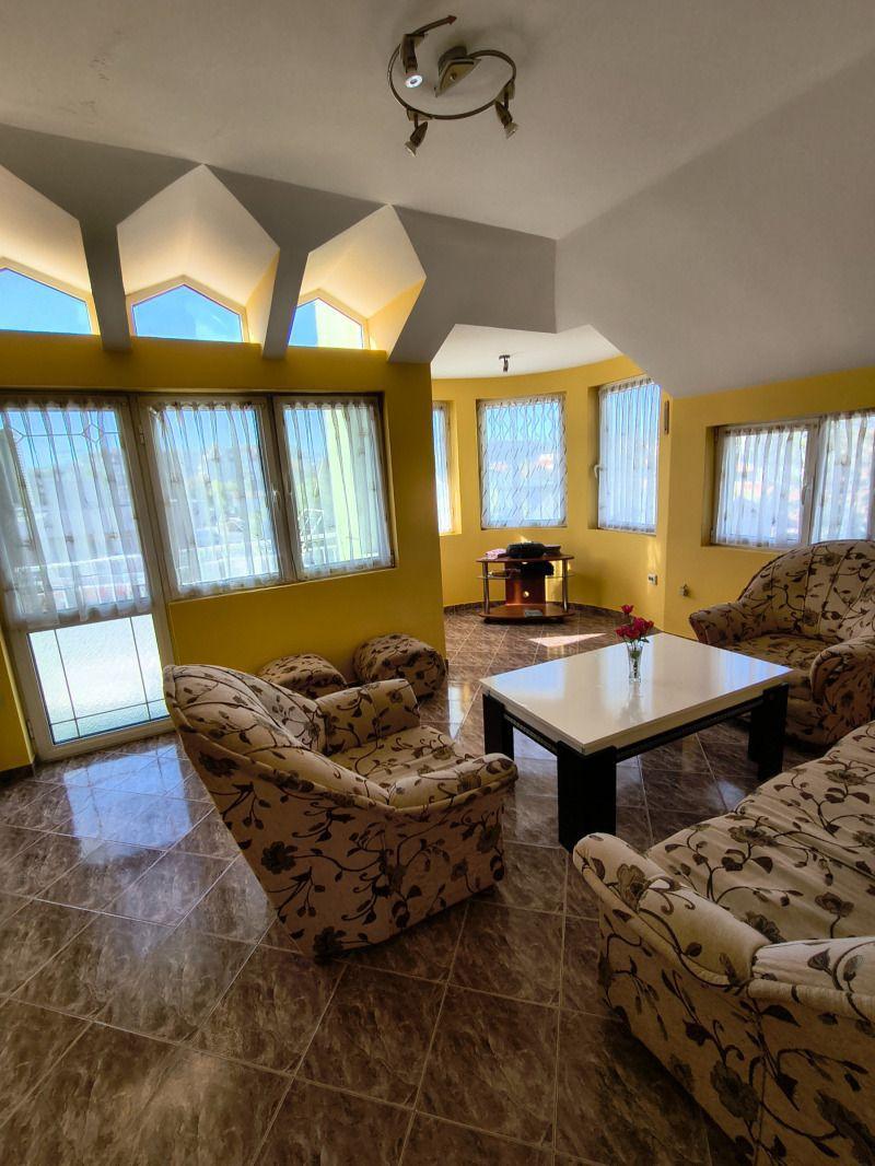 Revolution Estate Presents a Floor of a House in Sofia, Moderno Predgradie image 4