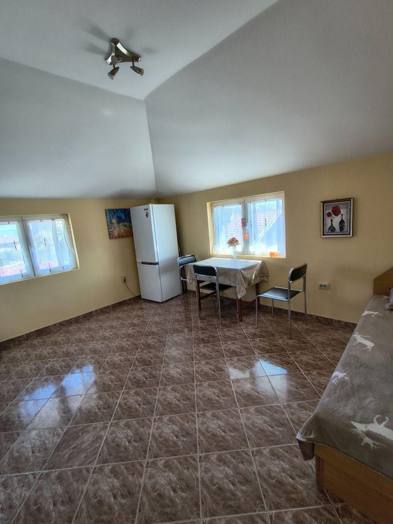 Revolution Estate Presents a Floor of a House in Sofia, Moderno Predgradie image 6