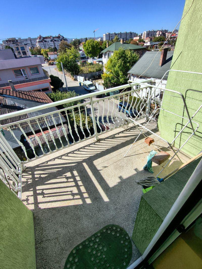 Revolution Estate Presents a Floor of a House in Sofia, Moderno Predgradie image 9