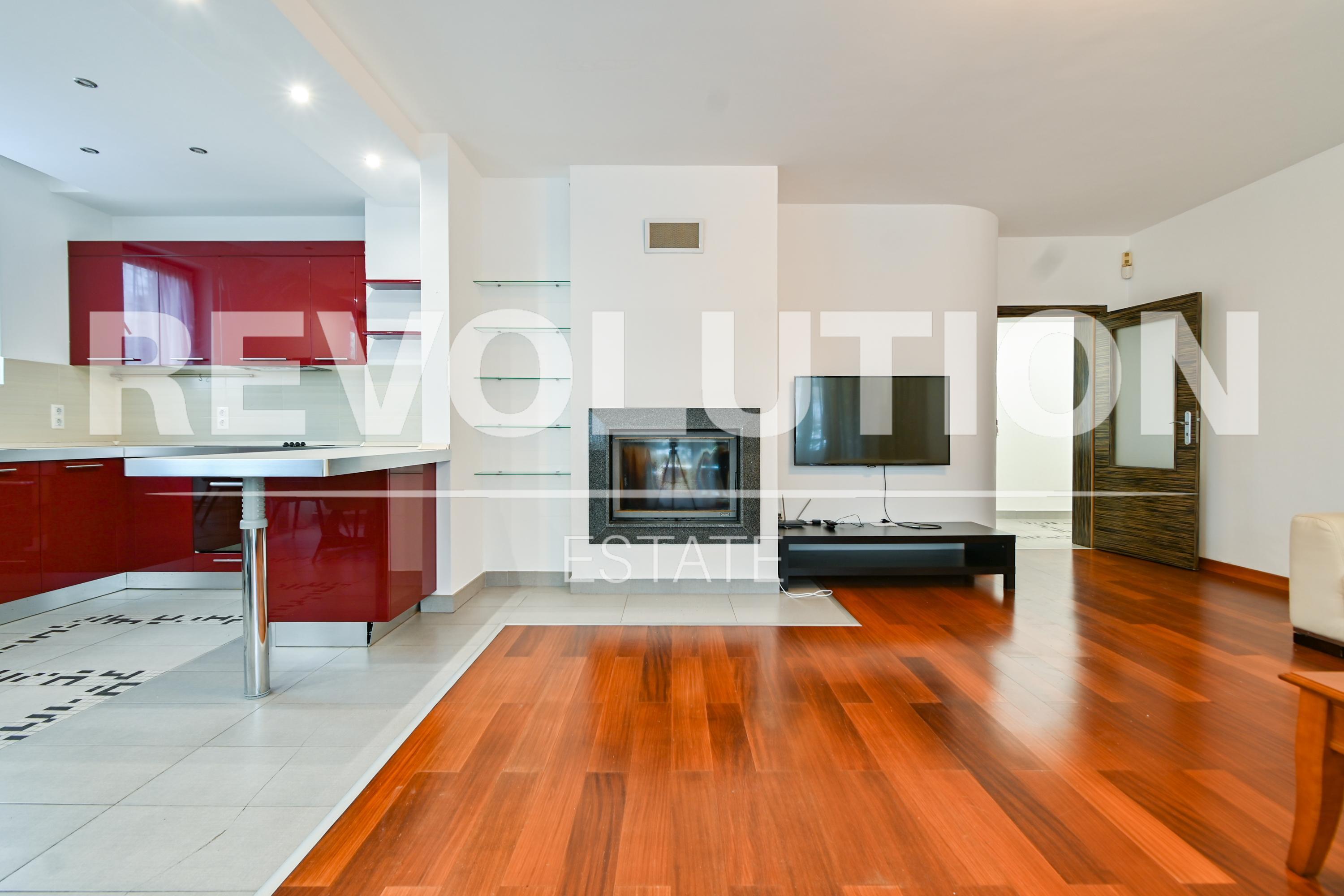 Three-Bedroom Apartment image 5
