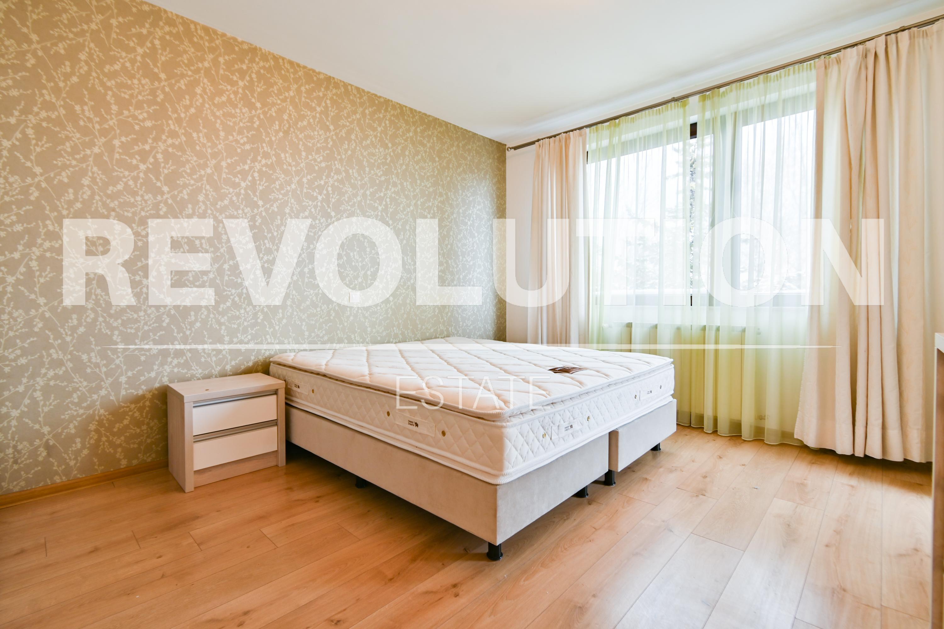 Three-Bedroom Apartment image 6