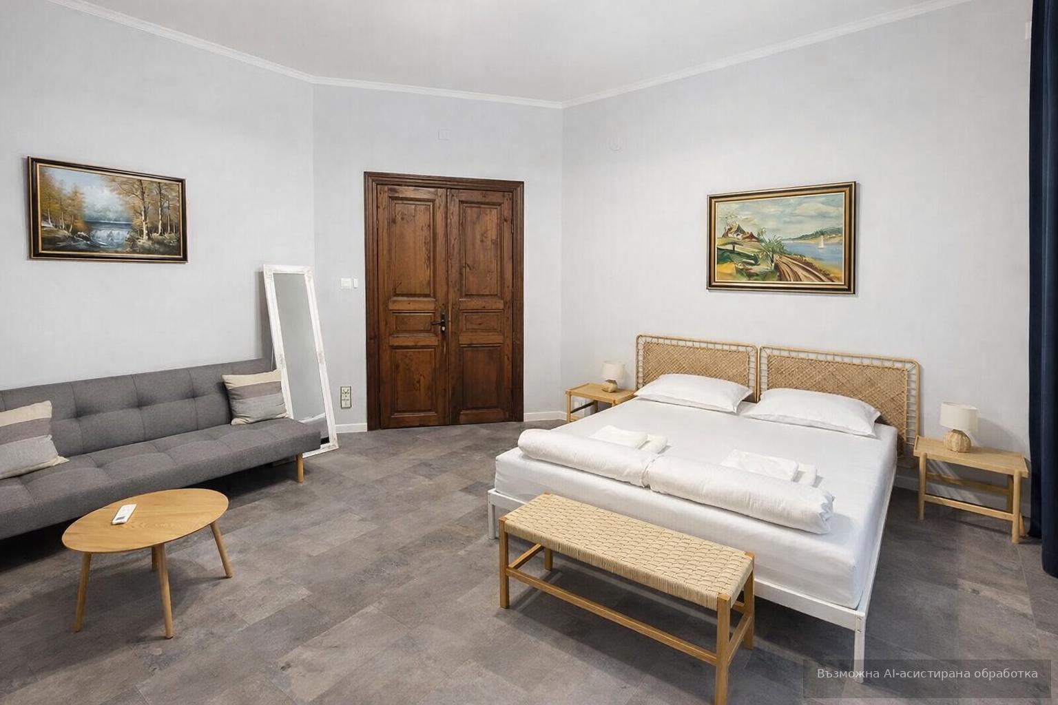 Three-room apartment in the prime city center image 3