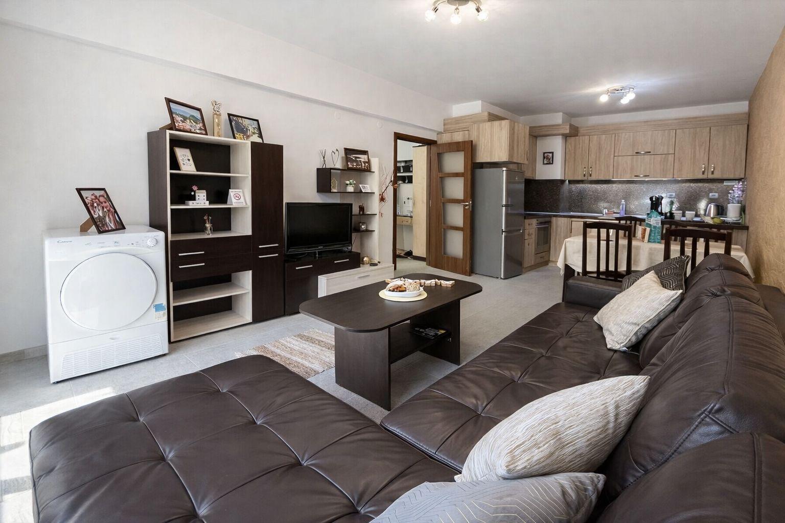 Two-room apartment in the Center area / Entrance fees, internet, and TV included! image 1