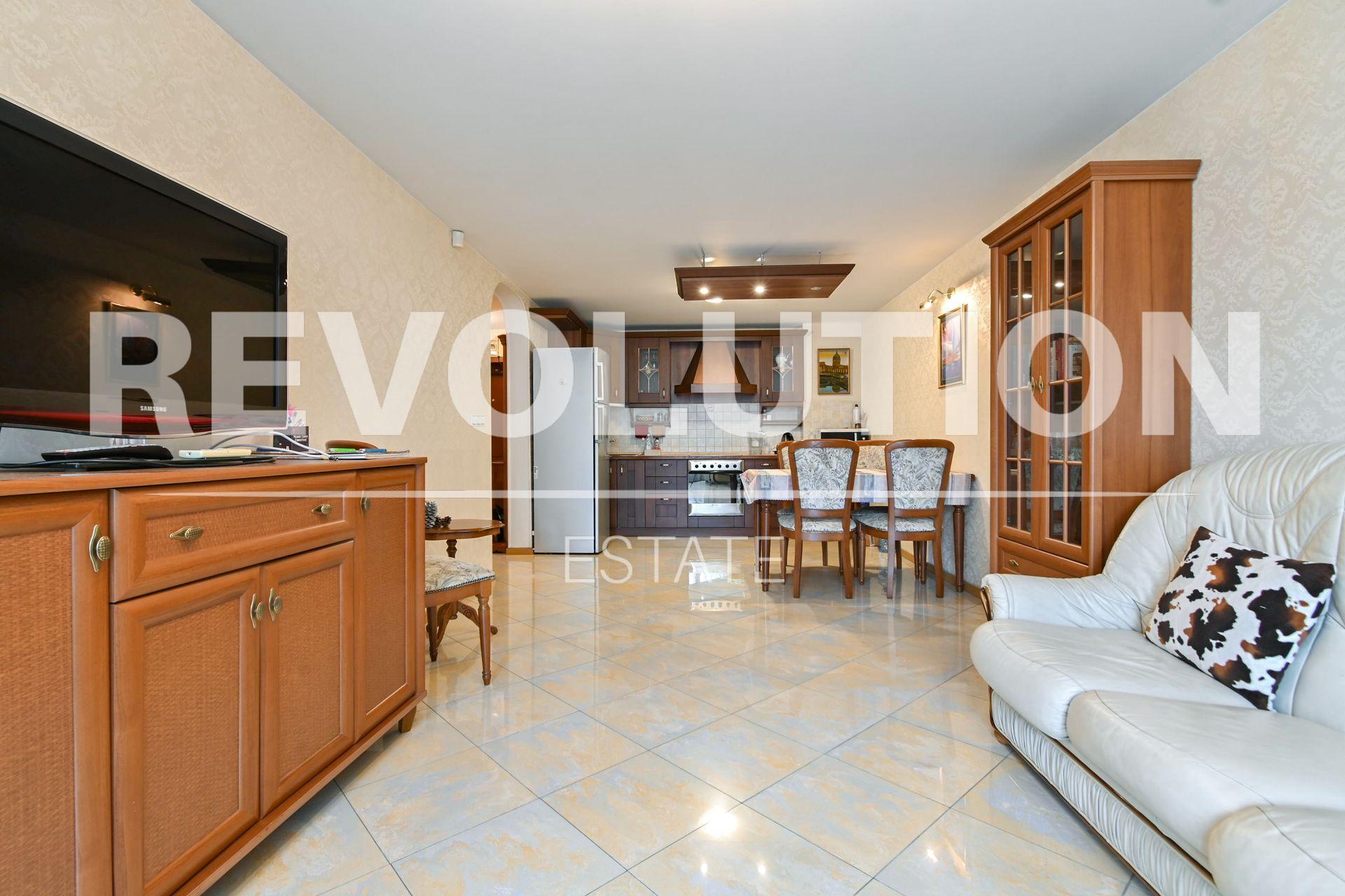 Revolution Estate presents a three-bedroom apartment in Sofia, Hippodrome image 2