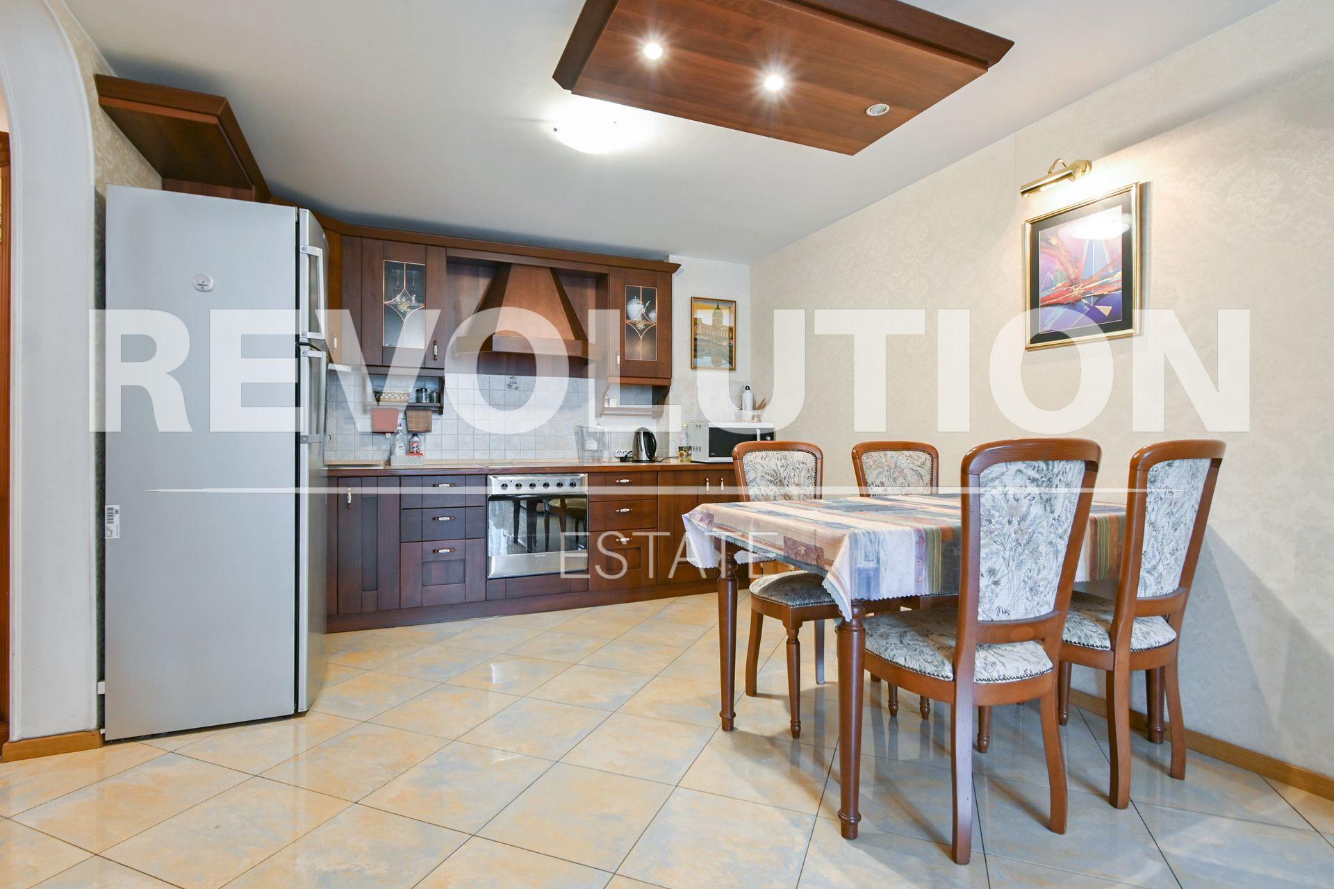 Revolution Estate presents a three-bedroom apartment in Sofia, Hippodrome image 3