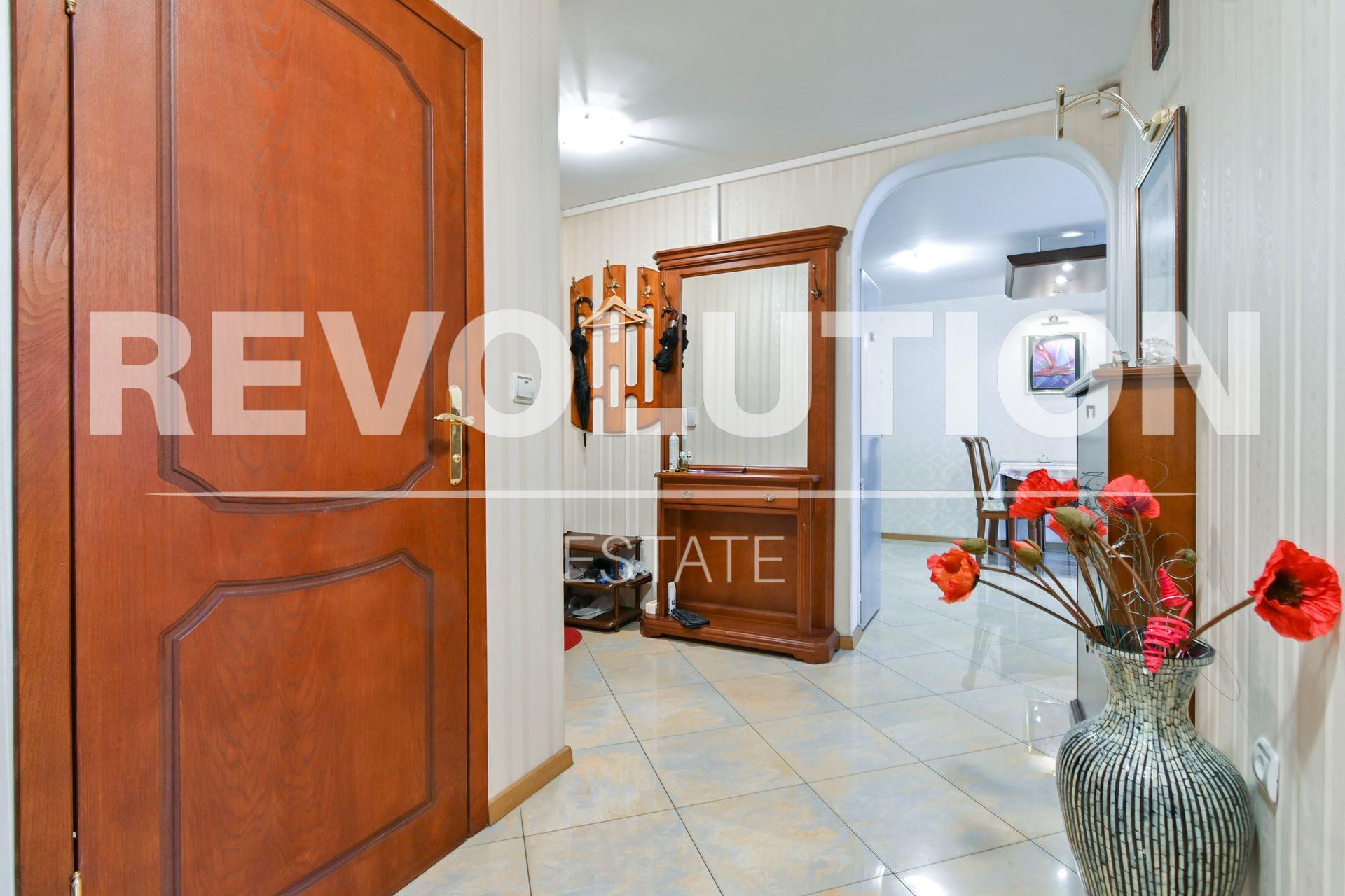 Revolution Estate presents a three-bedroom apartment in Sofia, Hippodrome image 6