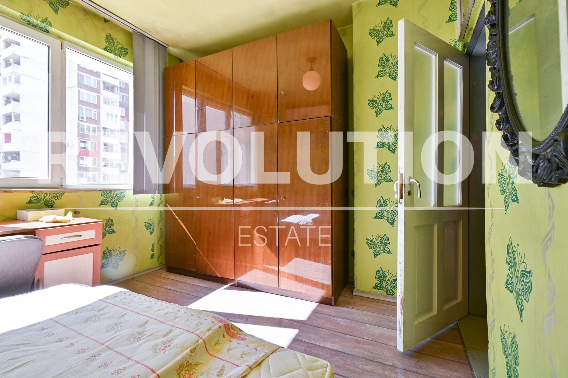 Revolution Estate presents a one-bedroom apartment in the Zona B-5 residential area. image 7