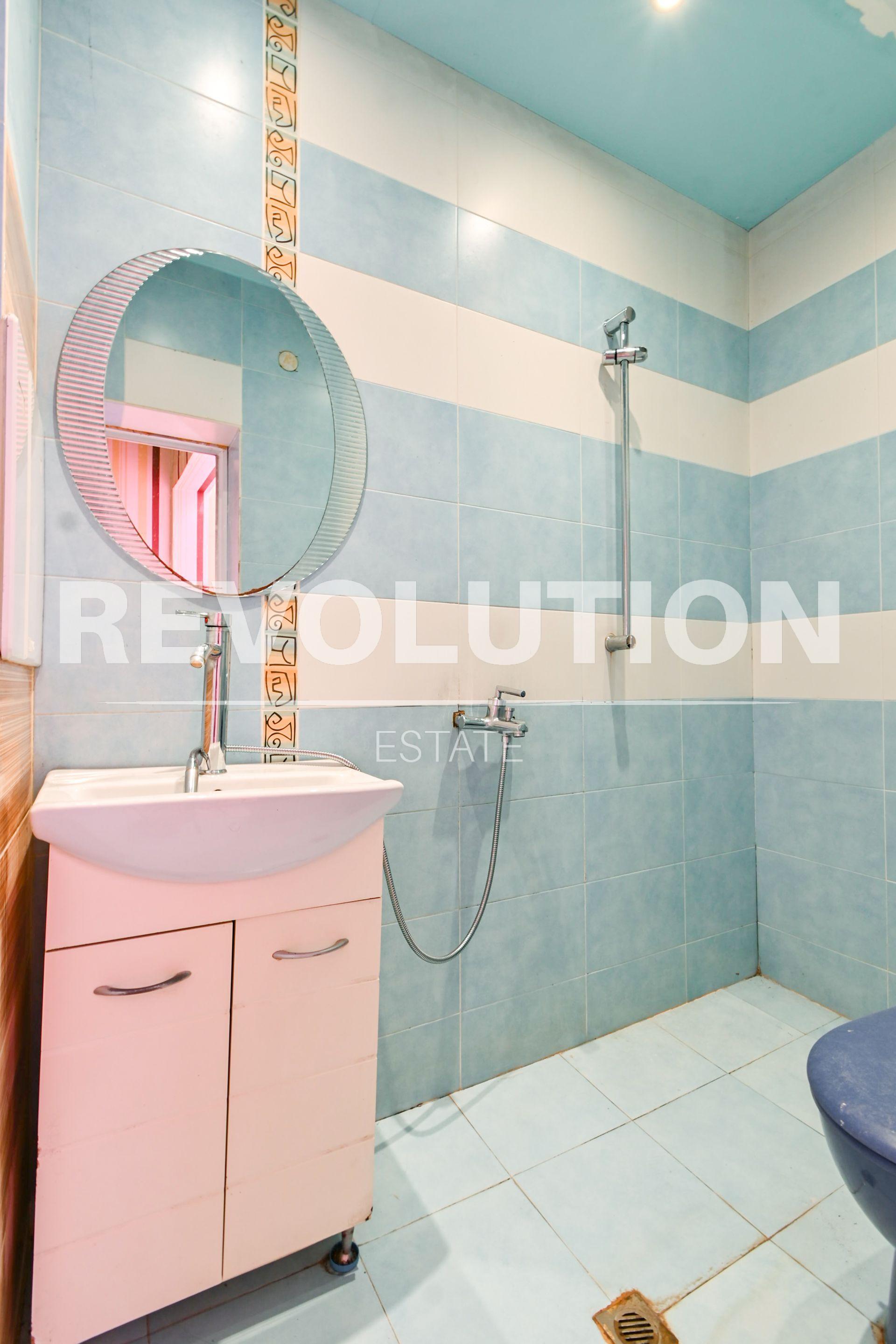 Revolution Estate presents a one-bedroom apartment in the Zona B-5 residential area. image 9