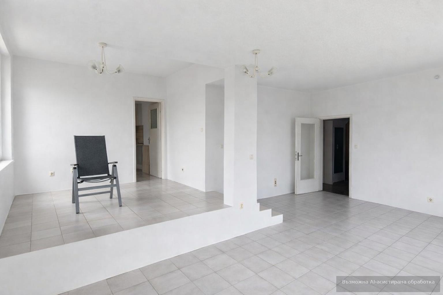 Unfurnished three-room apartment in the Trakiya residential district image 1