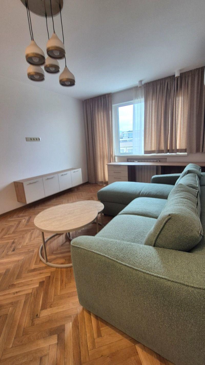 one-bedroom apartment image 1