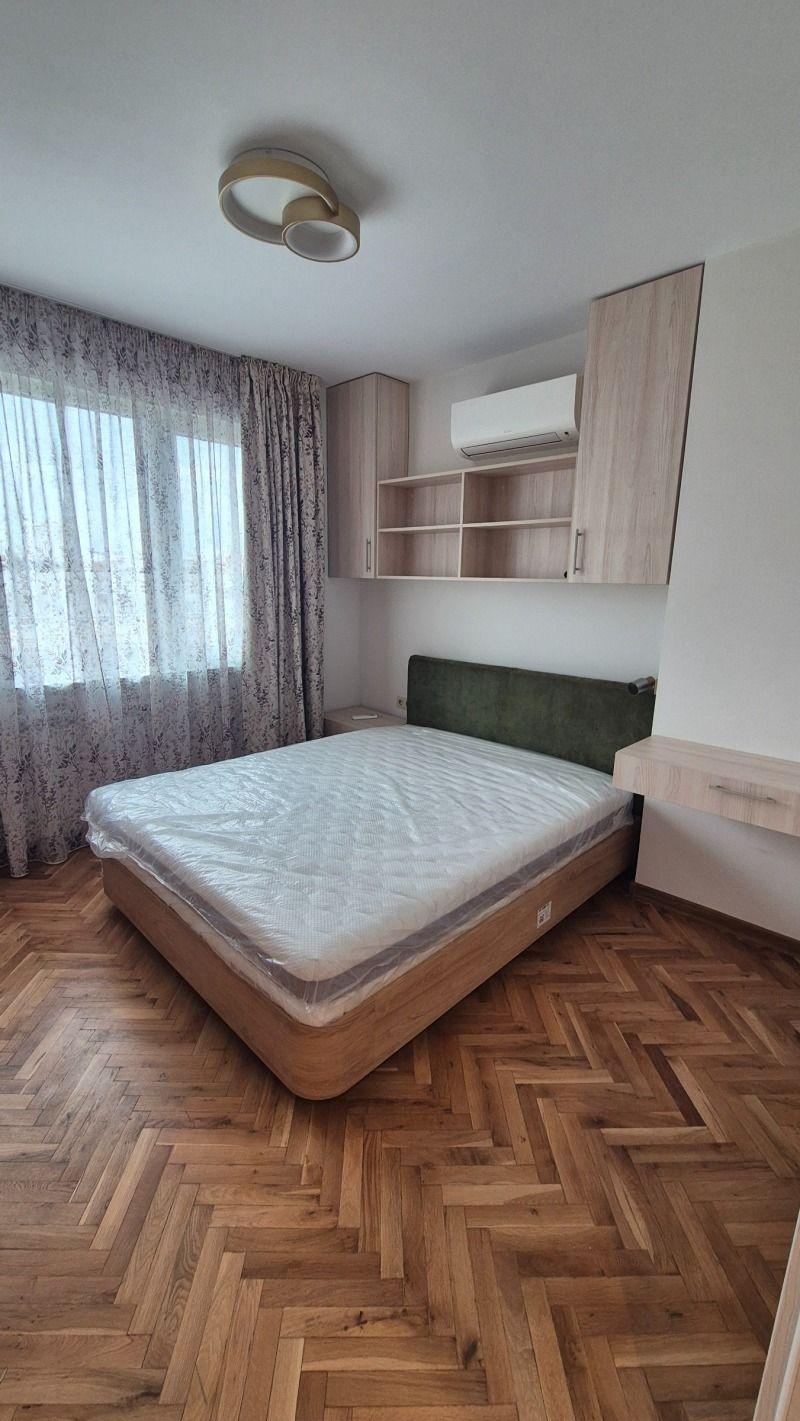 one-bedroom apartment image 10