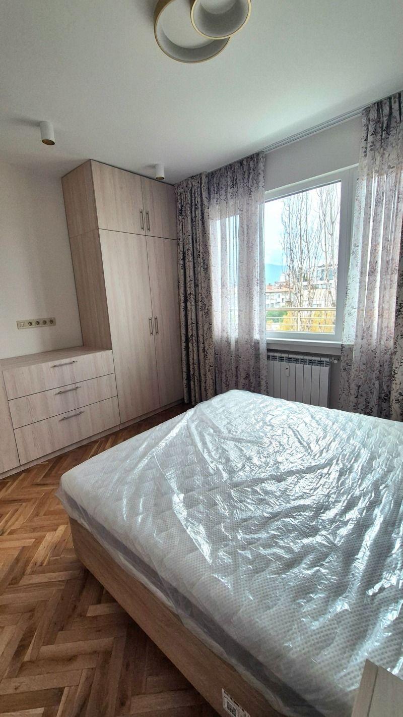 one-bedroom apartment image 12